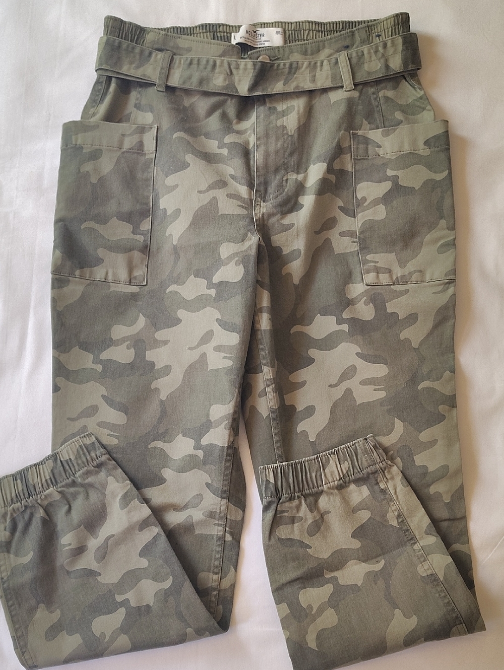 Hollister Olive Green Camo High-Rise Joggers NWOT  Large